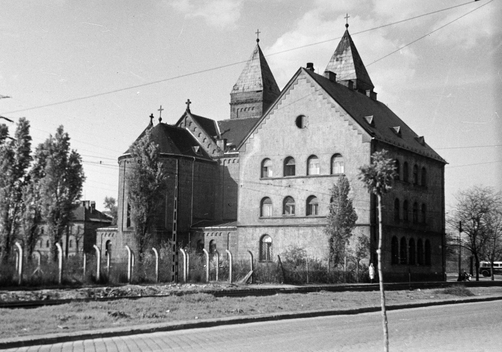 Hungary, Budapest IX., Ecseri út, szemben az Üllői útnál a Szent Kereszt templom., 1963, Dusik, fence, church, Budapest, Fortepan #291990