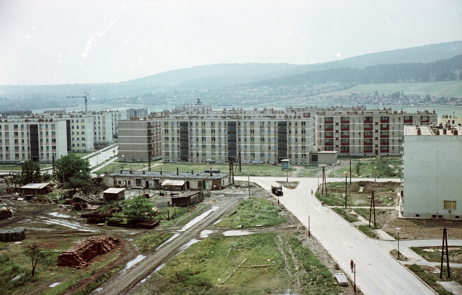 Hungary, Miskolc, Dél - Kilián, Kandó Kálmán utca - Könyves Kálmán utca találkozása, balra a Gagarin utca torkolata., 1965, Építésügyi Dokumentációs és Információs Központ, VÁTI, colorful, construction, blocks, Fortepan #29201