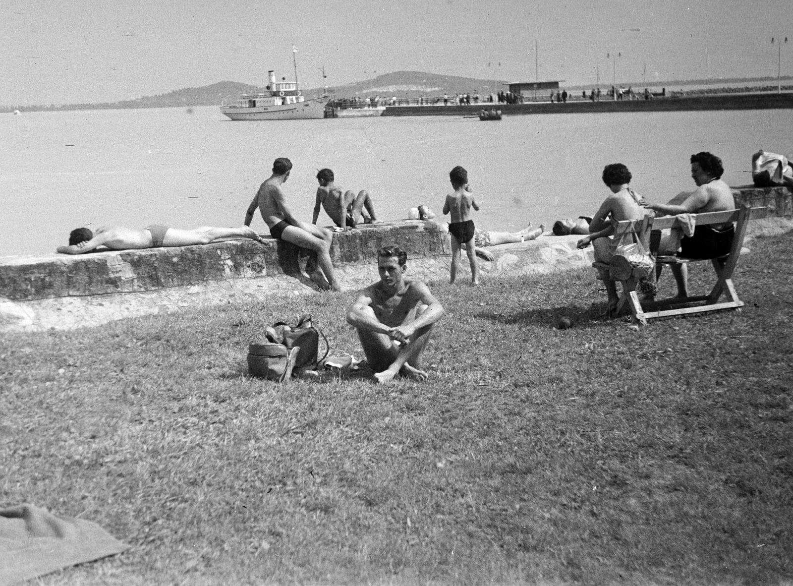 1959, Dusik, sunbathe, Lake Balaton, pier, shore, Fortepan #292040