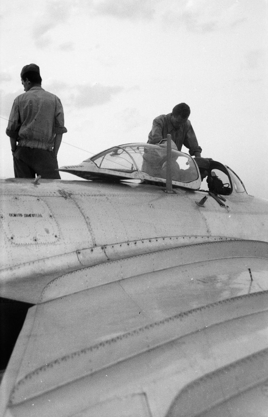 1962, Dusik, cockpit, Mikoyan-Gurevich MiG-17, fighter plane, Fortepan #292077