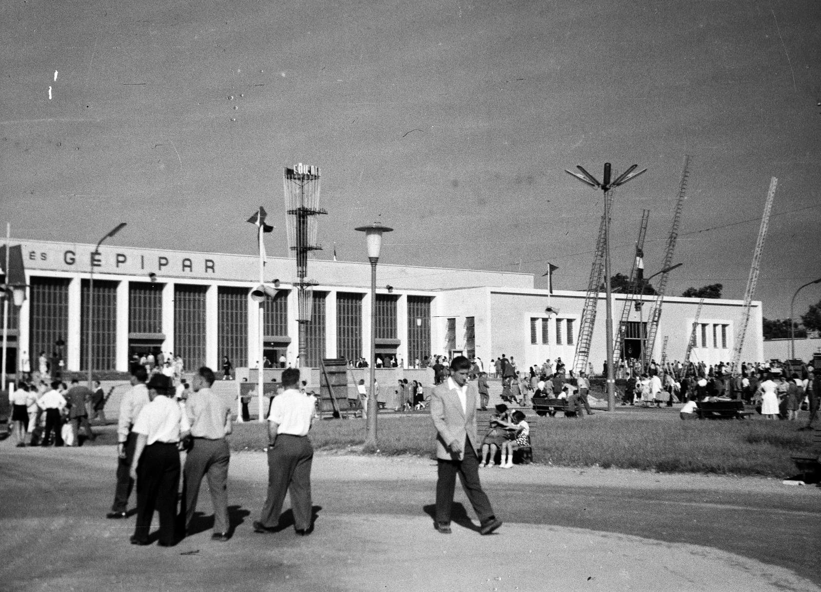 Hungary, Budapest XIV., háttérben az egykori Iparcsarnok helyén kialakított kiállítási pavilon, a Petőfi Csarnok., 1958, Dusik, flat roof, industry, exhibition, Budapest, Fortepan #292086