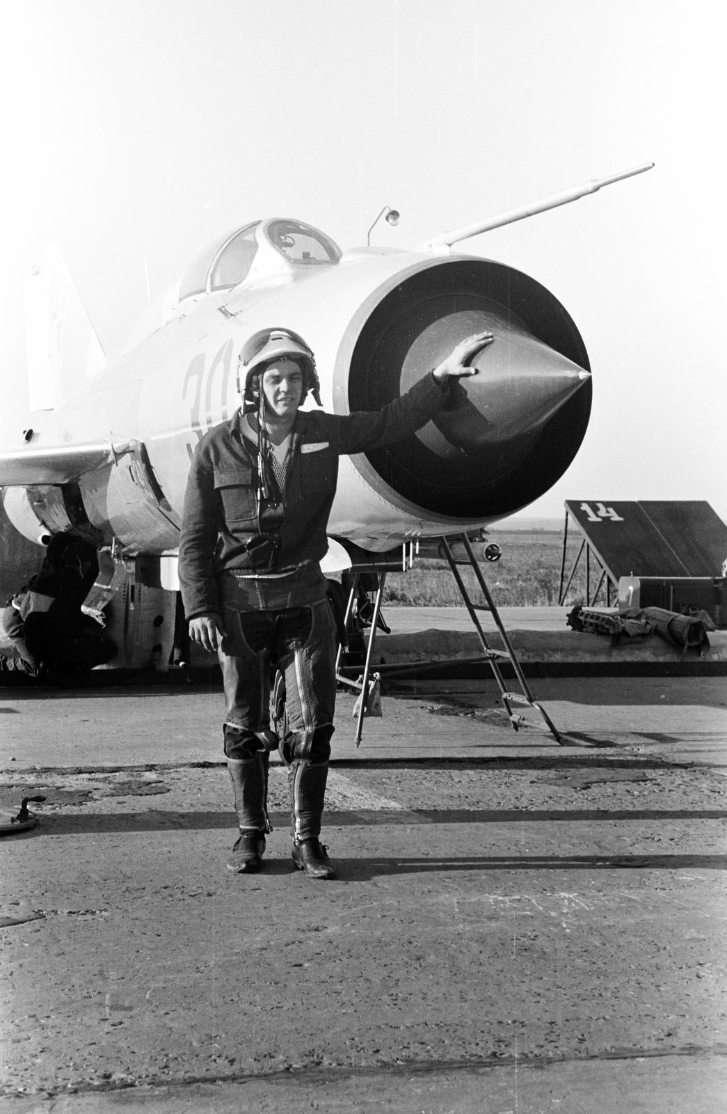 1968, Dusik, pilot, registration mark, ladder, airplane, Fortepan #292119