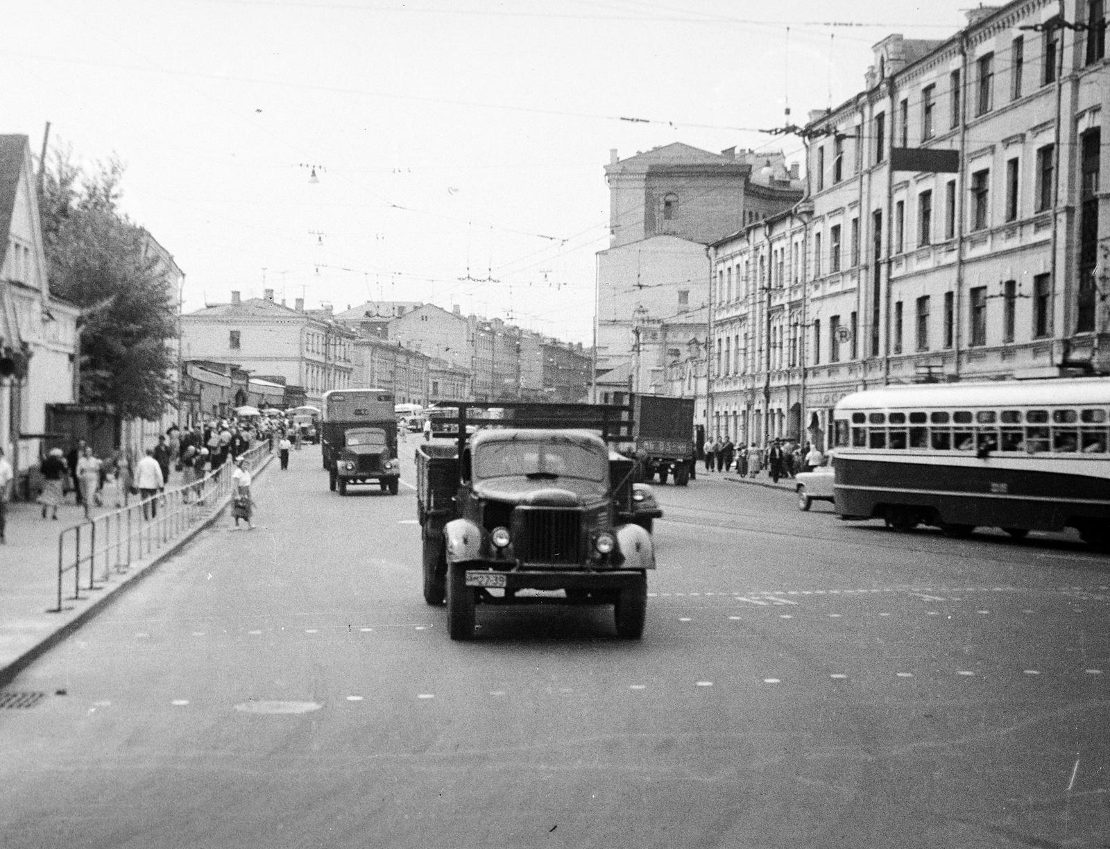 Russia, Moscow, ulica Zacepszkij Val, a Paveleckaja (Leninszkaja) plosagy-tól az ulica Valovaja felé., 1959, Dusik, Soviet Union, street view, commercial vehicle, Fortepan #292134