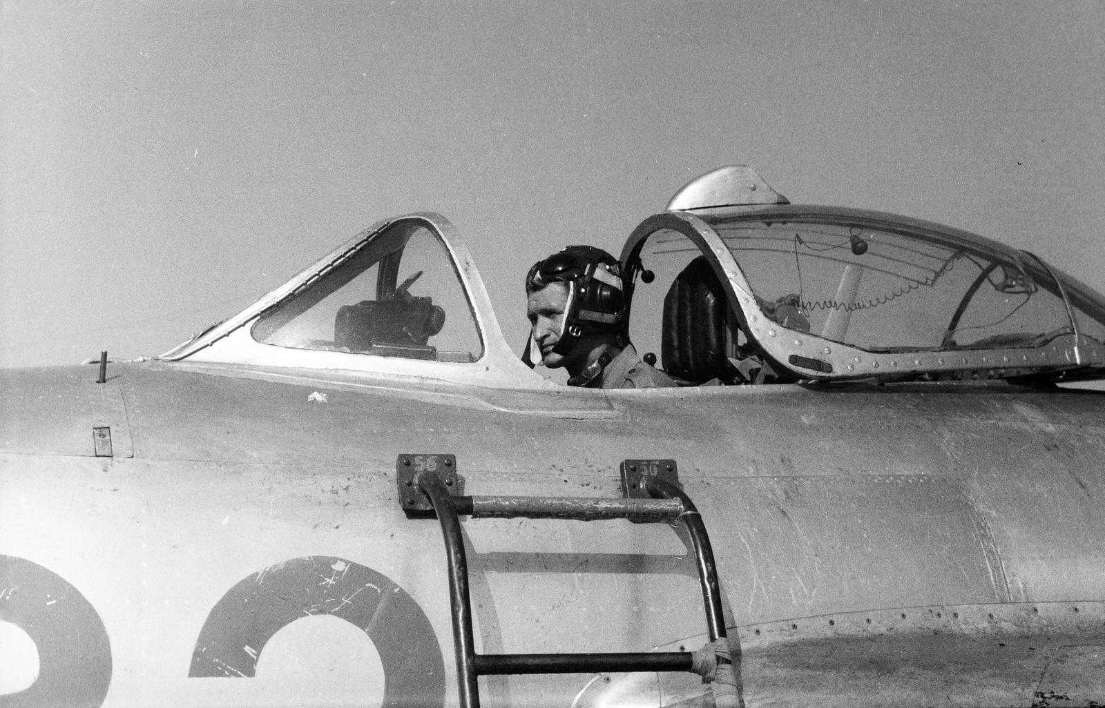 1965, Dusik, cockpit, pilot, Mikoyan-brand, Mikoyan-Gurevich MiG-17, Fortepan #292135