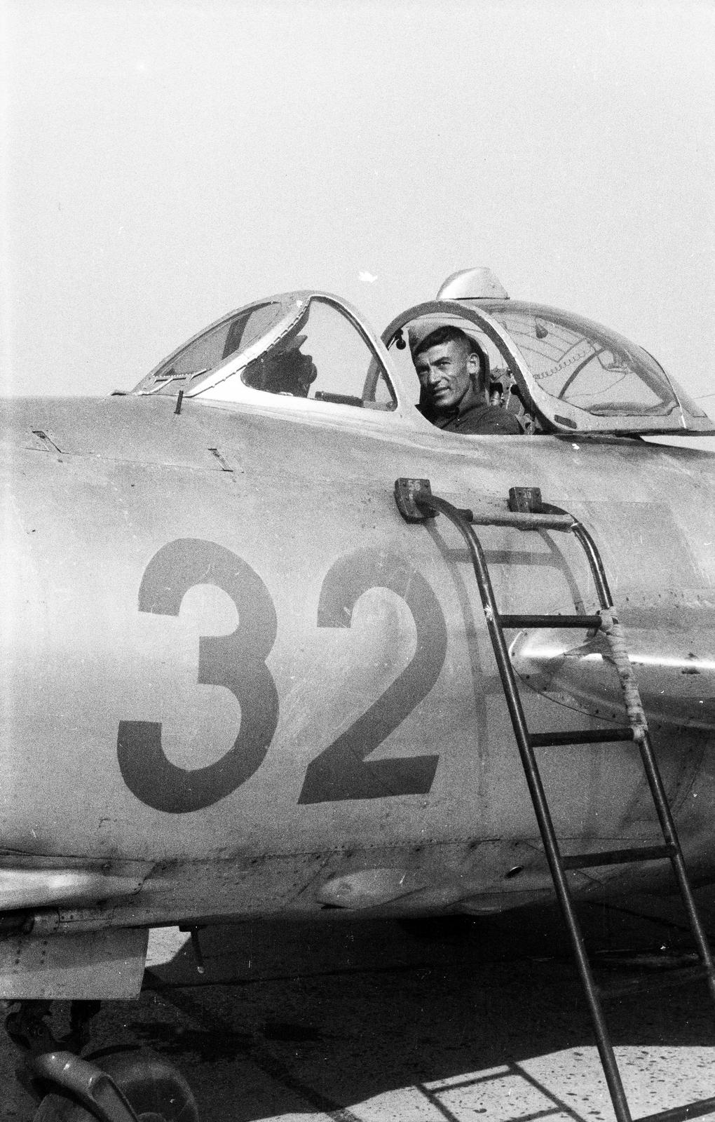 1965, Dusik, pilótafülke, létra, repülőgép, Mikojan-Gurjevics-márka, Mikojan-Gurjevics MiG-17, Fortepan #292138
