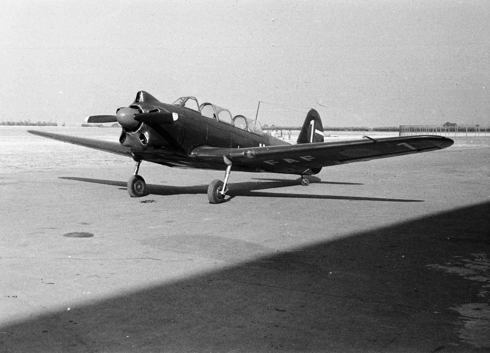 1963, Dusik, airplane, Yakovlev-brand, airport, Fortepan #292153