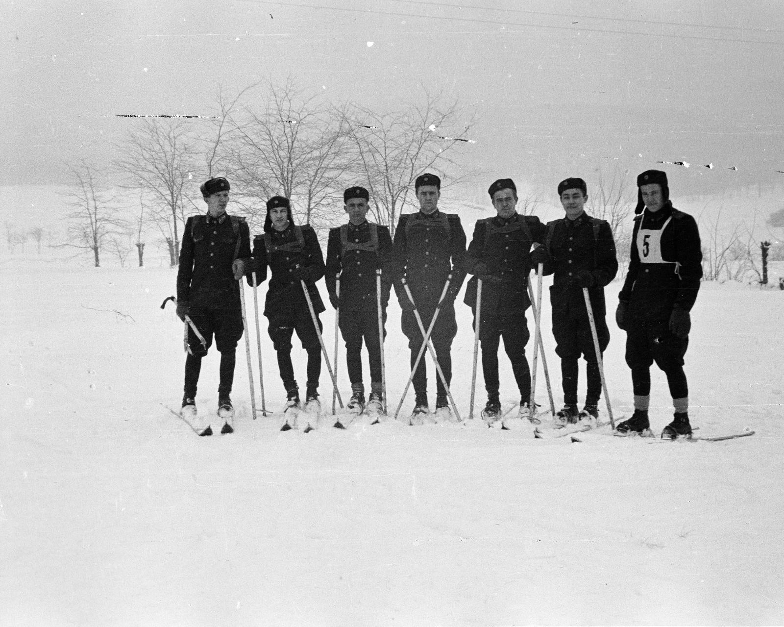 1963, Dusik, men, soldier, ski pole, skiing, skis, Fortepan #292186