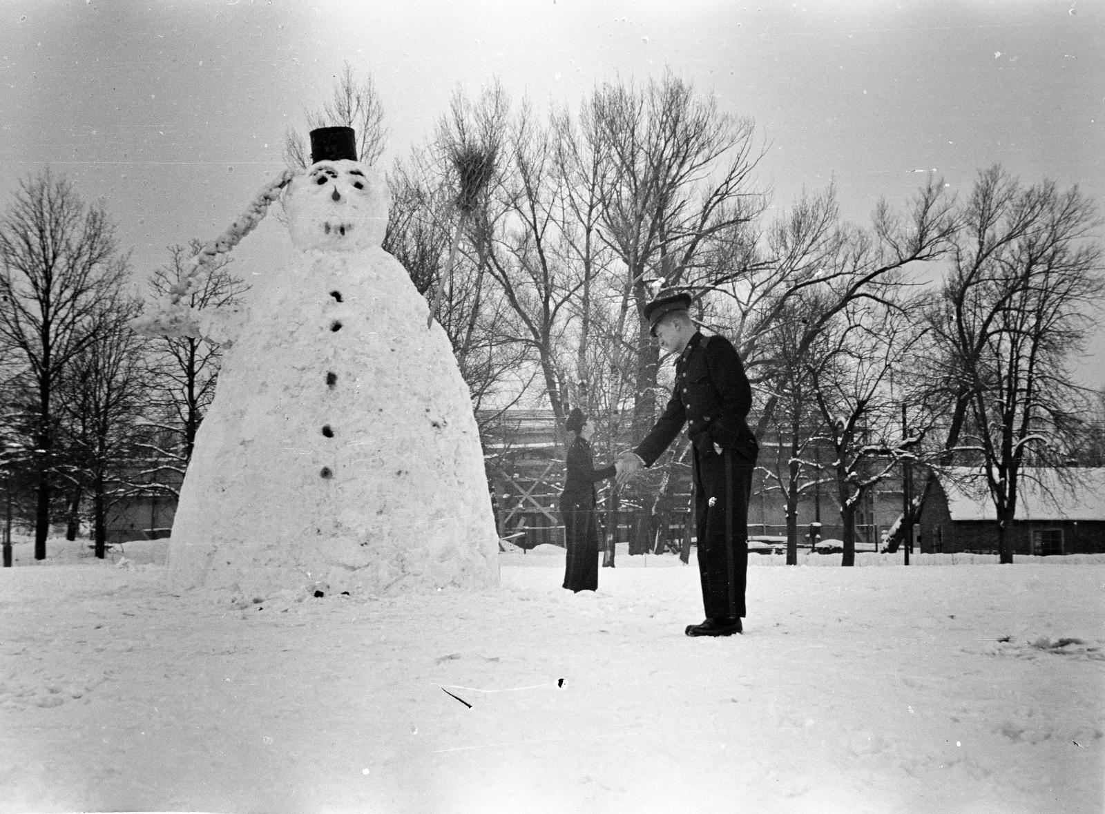 1963, Dusik, handshake, humour, snowman, Fortepan #292190