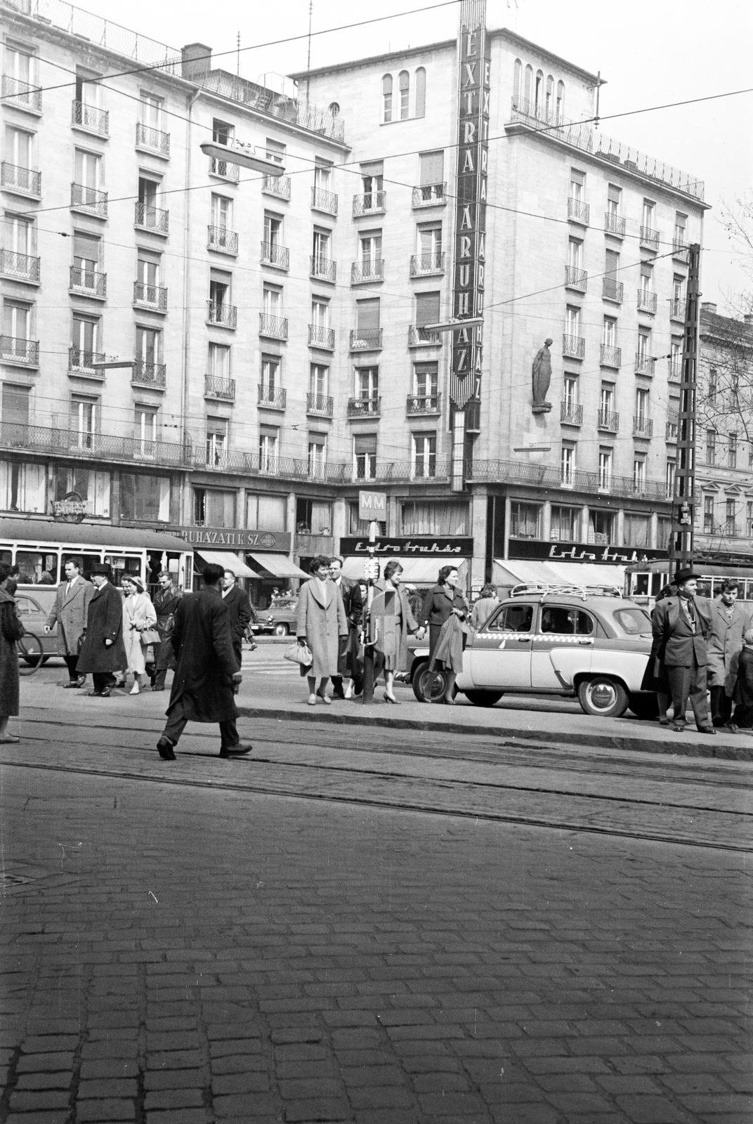 Hungary, Budapest V.,Budapest VII., Astoria kereszteződés, Károly (Tanács) körút - Rákóczi út sarok, MTA lakóház és Georgia bérpalota., 1960, Dusik, traffic, Budapest, Fortepan #292247