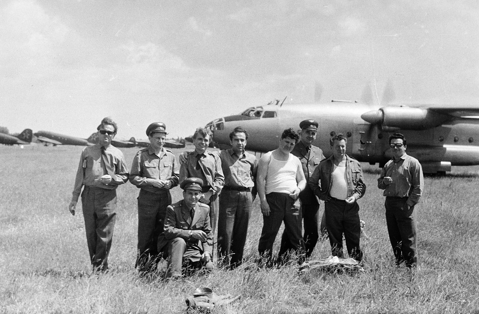 1963, Dusik, soldier, tableau, airplane, Antonov An-12, Fortepan #292262