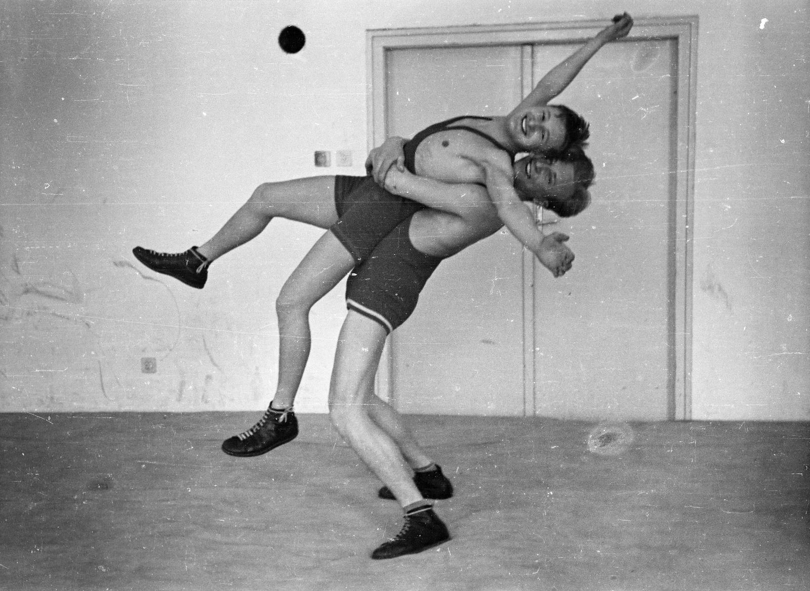 1956, Dusik, jesting, wrestling, Fortepan #292264