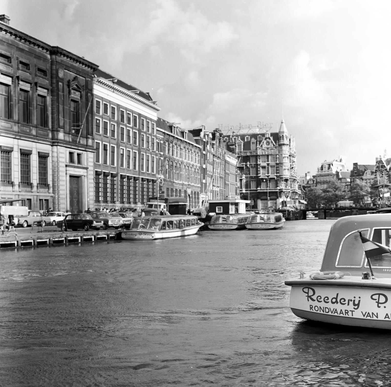 Netherlands, Amsterdam, Rokin csatorna, szemben a hotel a Nieuwe Doelenstraat mellett áll, jobbra a Dolensluis híd látható., 1974, Gyurkó Zsolt, Fortepan #292315
