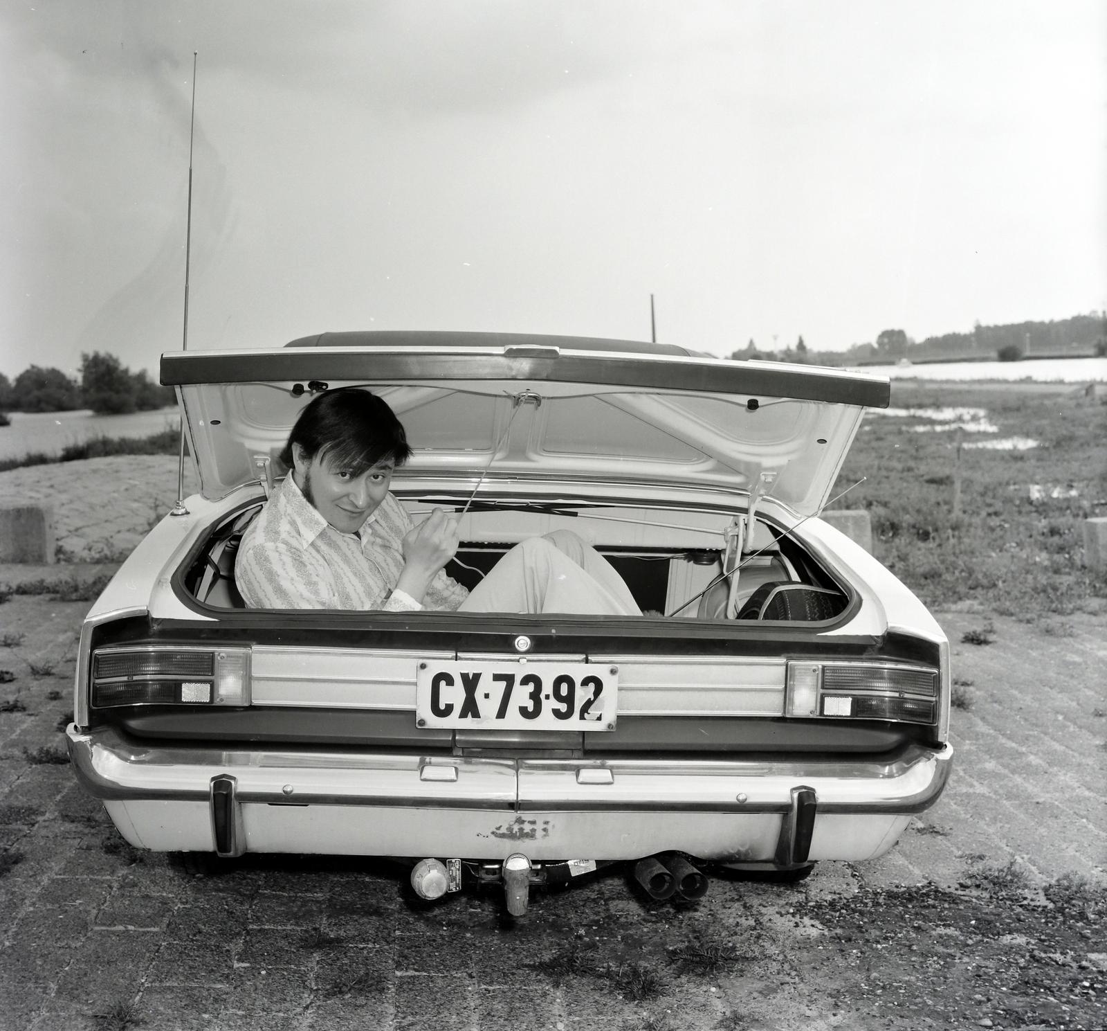 1974, Gyurkó Zsolt, man, fun, trunk door, number plate, Best of, Fortepan #292324