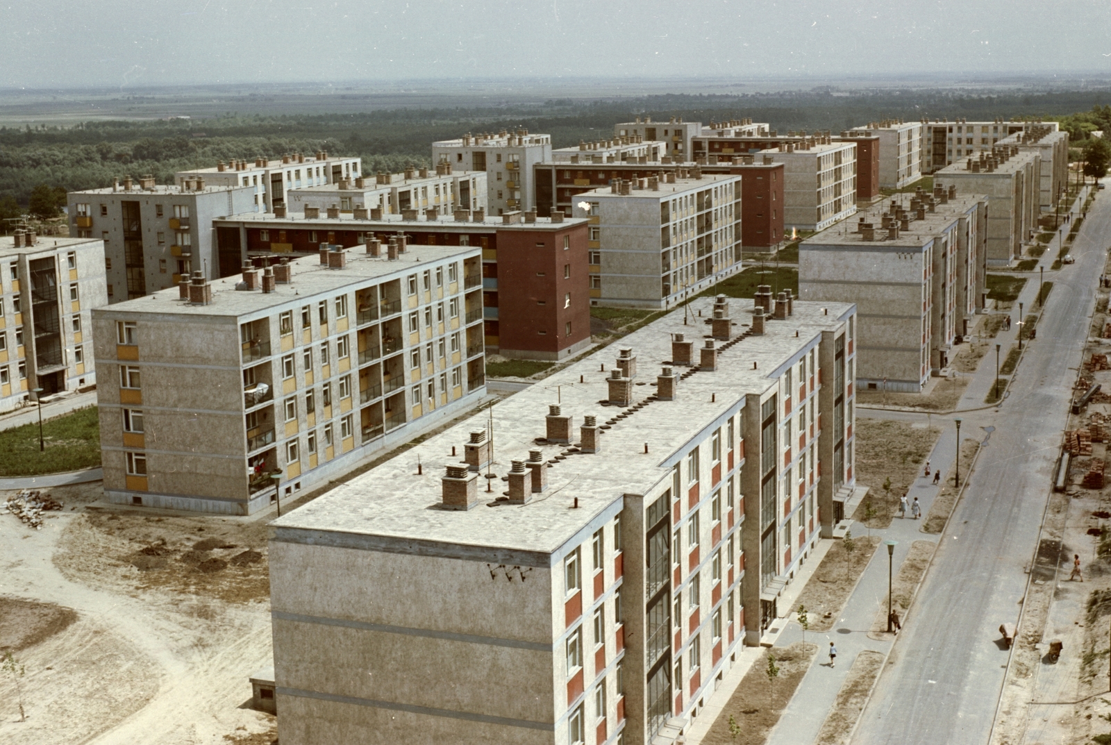 Hungary, Dunaújváros, Barátság útja és a Barátság városrész a Nővérszállóról nézve., 1962, Építésügyi Dokumentációs és Információs Központ, VÁTI, colorful, blocks, Fortepan #29234