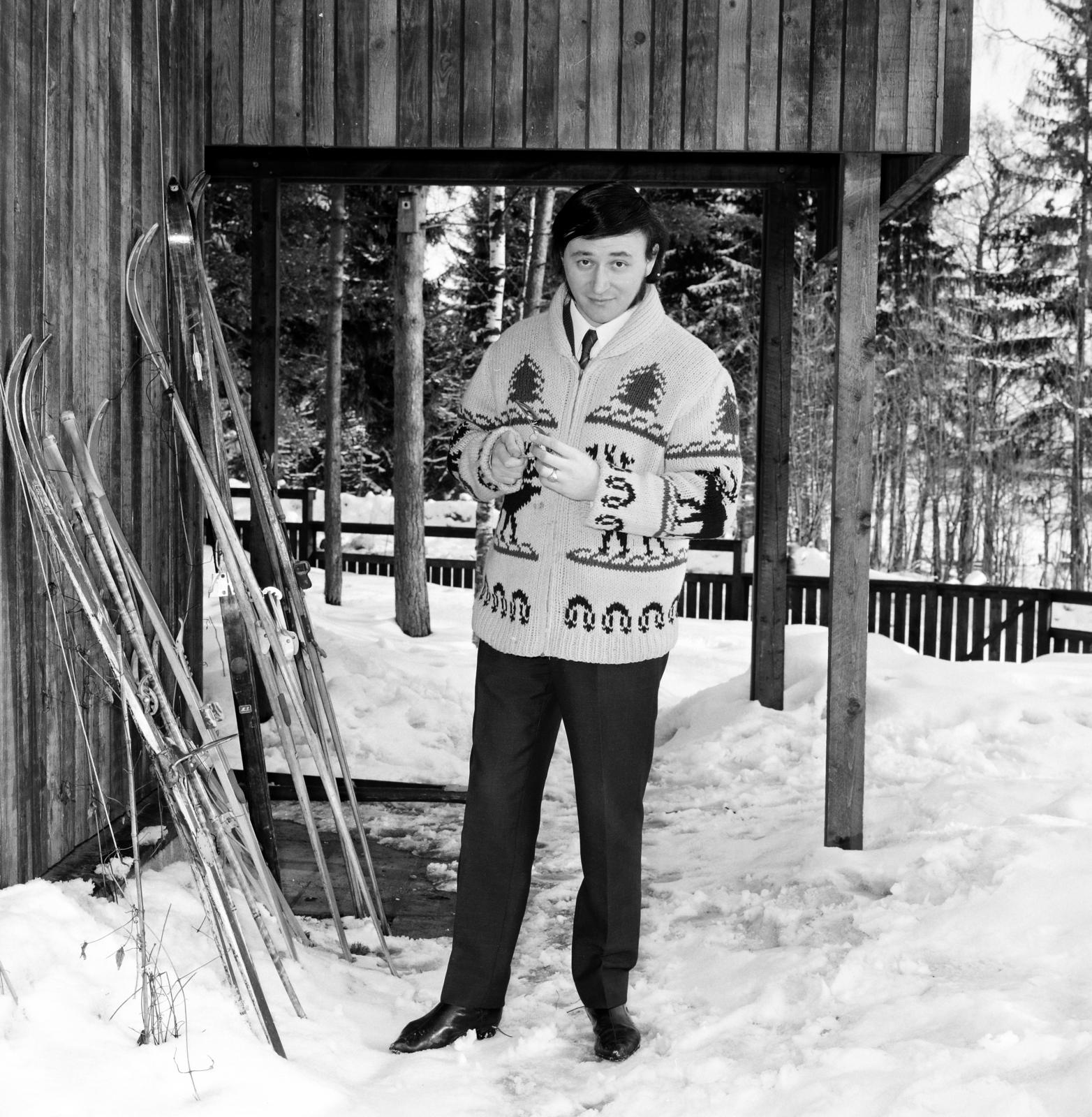 1974, Gyurkó Zsolt, cardigan, skis, Best of, Fortepan #292340