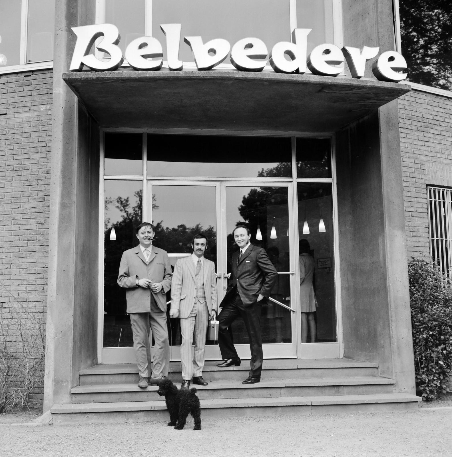 Németország, Aachen, Lousberg, a felvétel a Belvedere víztorony előtt készült, jobb szélen Koslik Rudolf dzsesszgitáros., 1975, Gyurkó Zsolt, Koslik Rudolf, Fortepan #292360