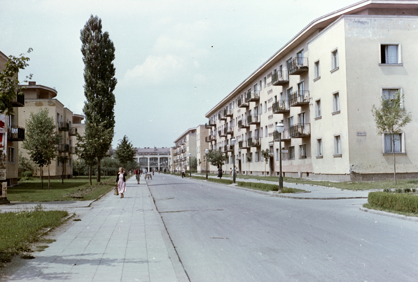 Magyarország, Dunaújváros, Május 1. út., 1962, Építésügyi Dokumentációs és Információs Központ, VÁTI, színes, Fortepan #29237