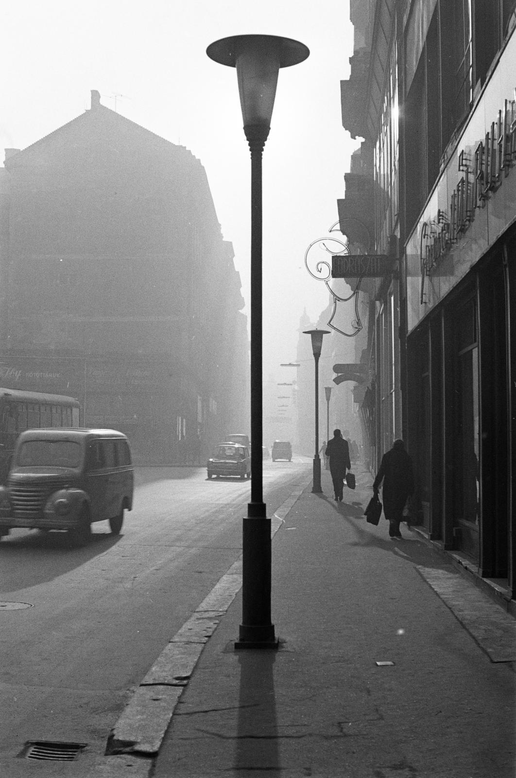Hungary, Budapest V., Szervita (Martinelli) tér, szemben a Petőfi Sándor utca., 1966, Inkey Tibor, Budapest, Fortepan #292420