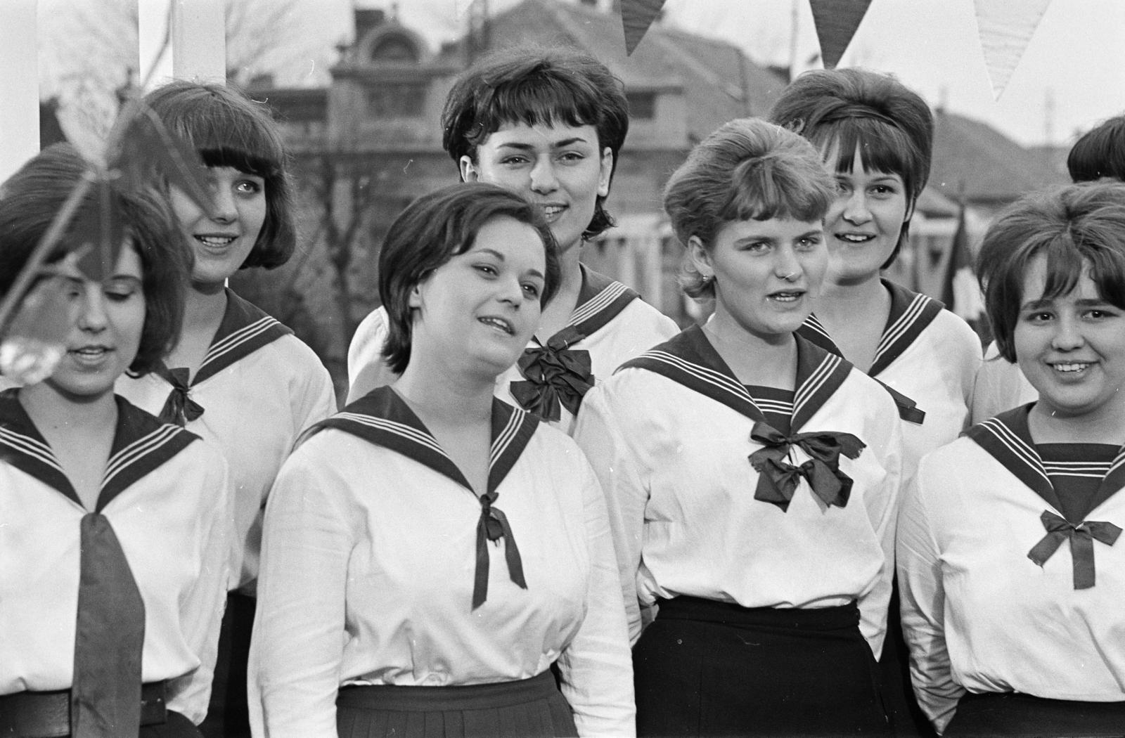 1967, Inkey Tibor, hajviselet, lányok, éneklés, matrózblúz, Fortepan #292425
