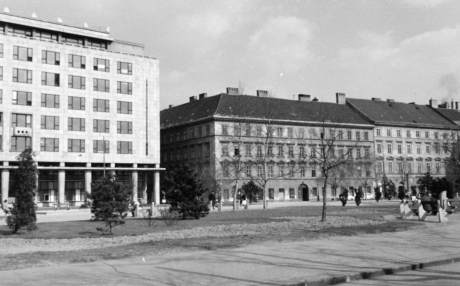 Hungary, Budapest V., balra az Apáczai Csere János utca 9., UVATERV-MÉLYÉPTERV székház, ettől jobbra a Türr István utca., 1962, Inkey Tibor, Budapest, Fortepan #292440