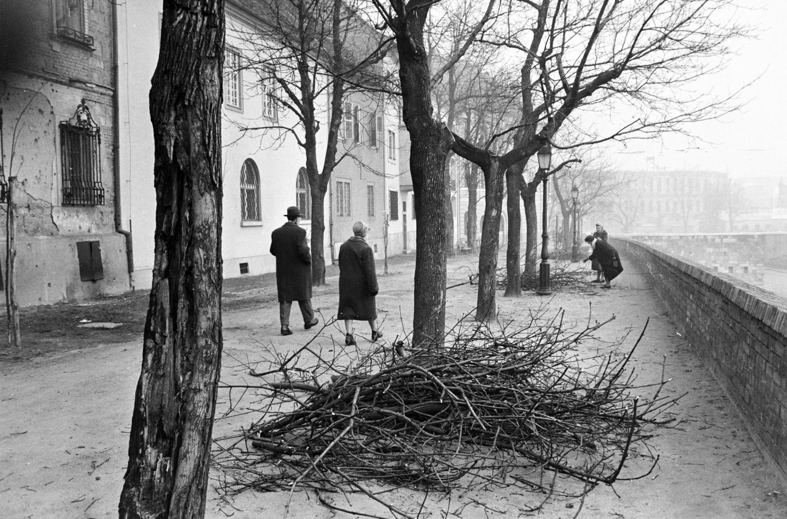 Hungary, Budapest I., Tóth Árpád sétány, jobbra a Fehérvári kapu., 1963, Inkey Tibor, Budapest, Fortepan #292456