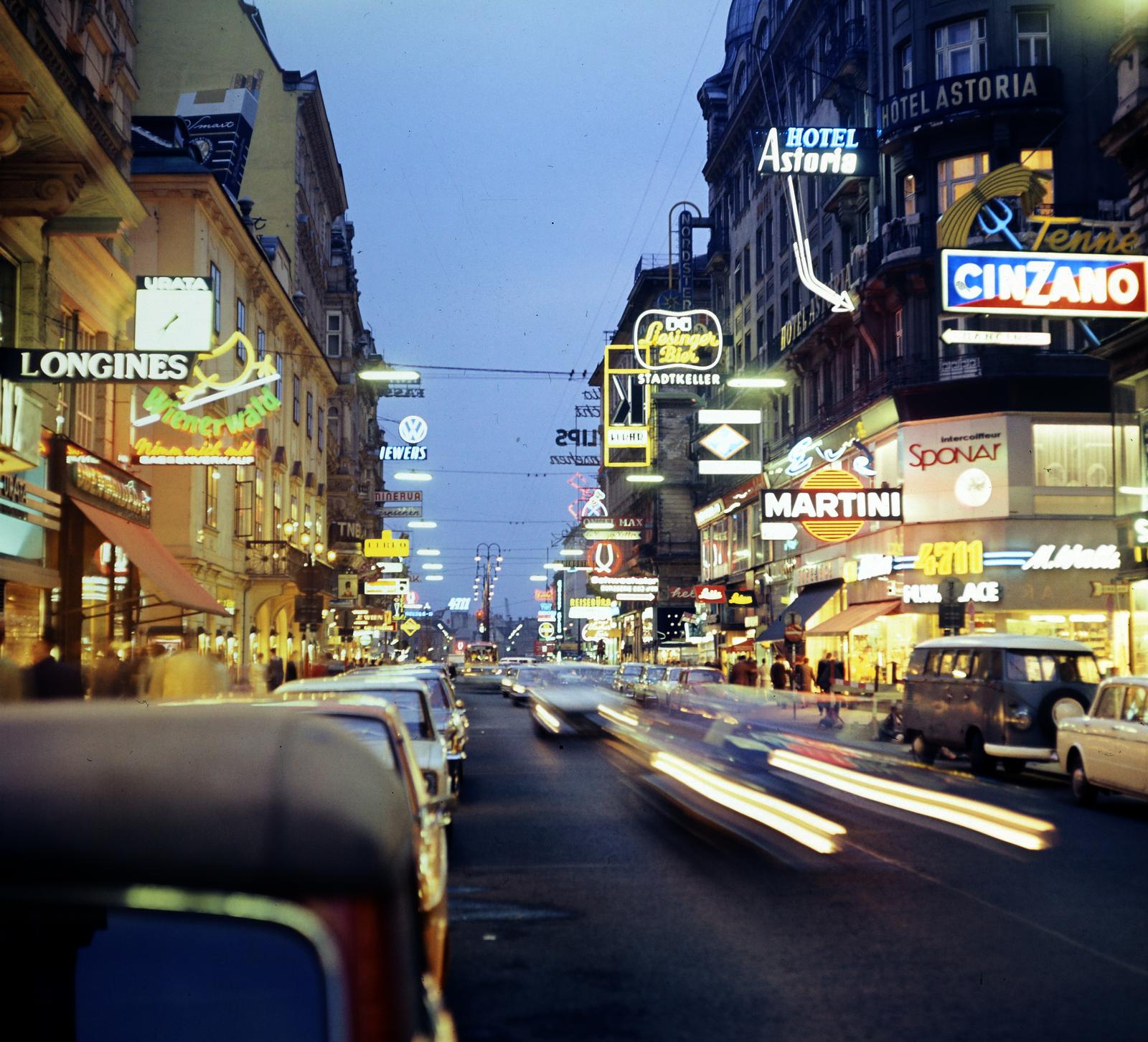 Ausztria, Bécs, a Kärntner Straße a Johannesgasse és az Annagasse között., 1970, Inkey Tibor, színes, este, Fortepan #292523