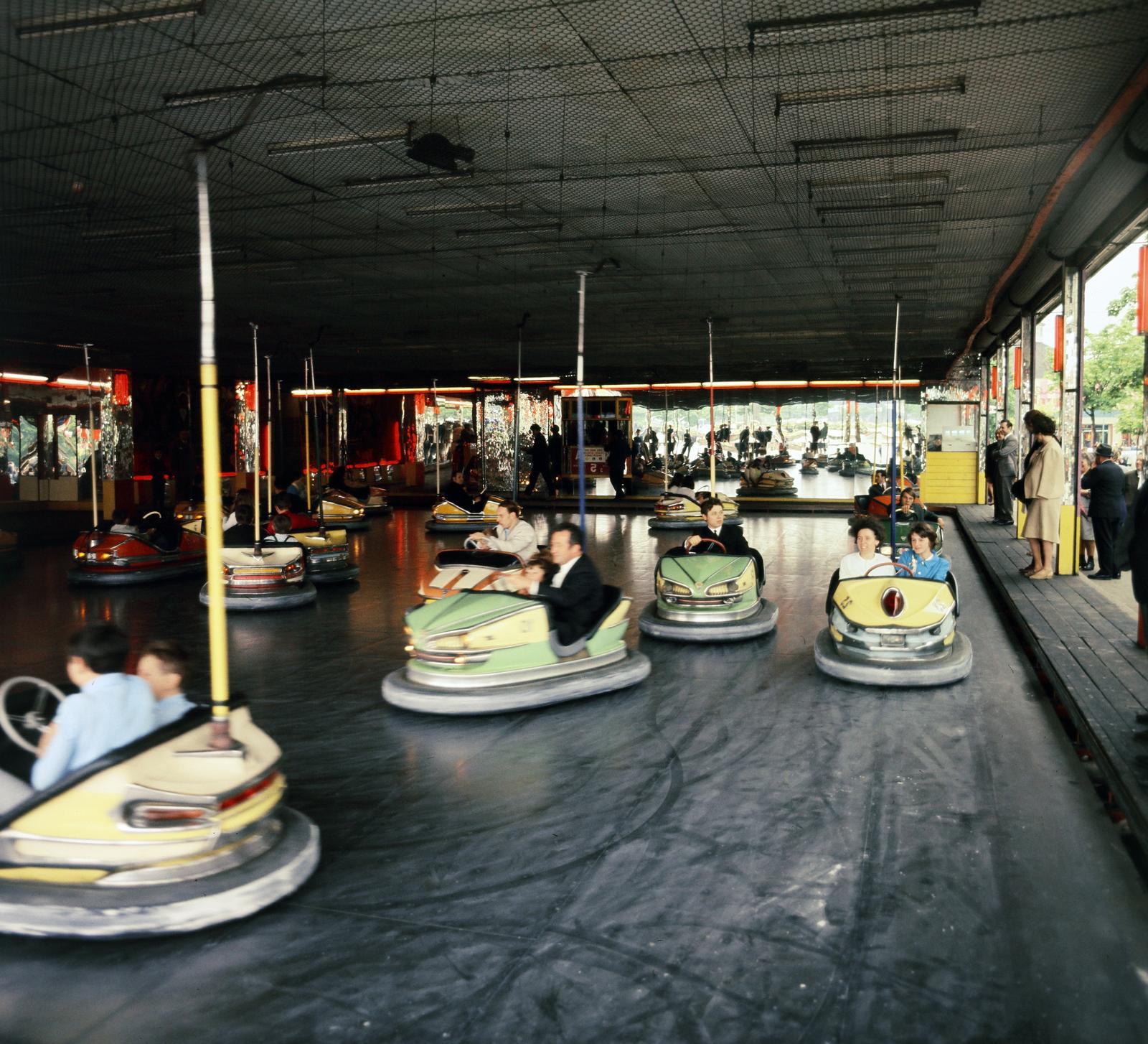 Ausztria, Bécs, Práter, dodzsem (Autoscooter)., 1970, Inkey Tibor, dodzsem, színes, Fortepan #292524