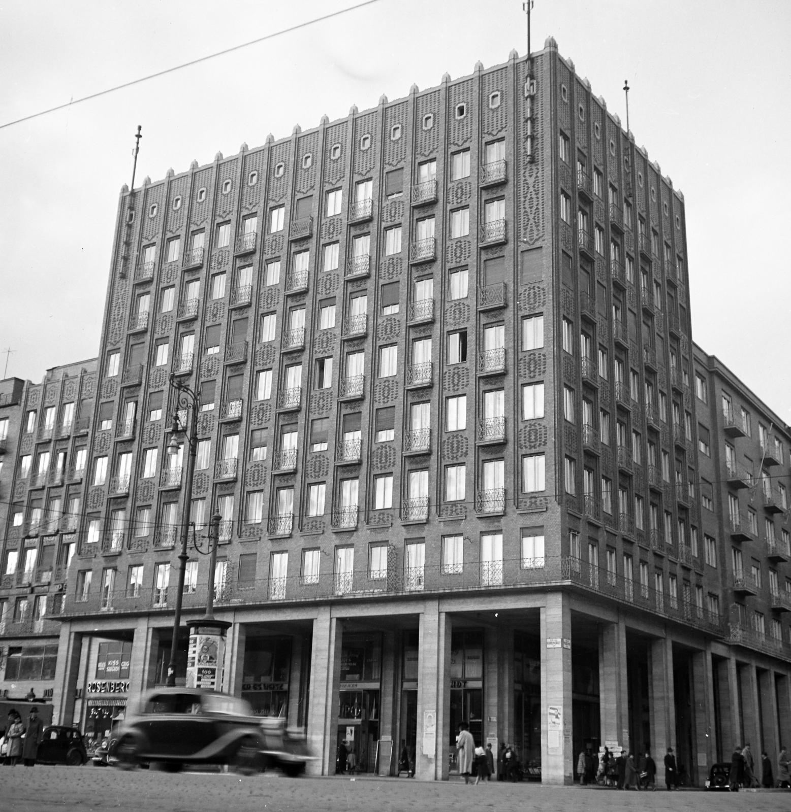 Magyarország, Budapest VII., Károly (Károly király út) körút 17-19., jobbra a Madách Imre tér., 1938, Inkey Tibor, Budapest, Fortepan #292542