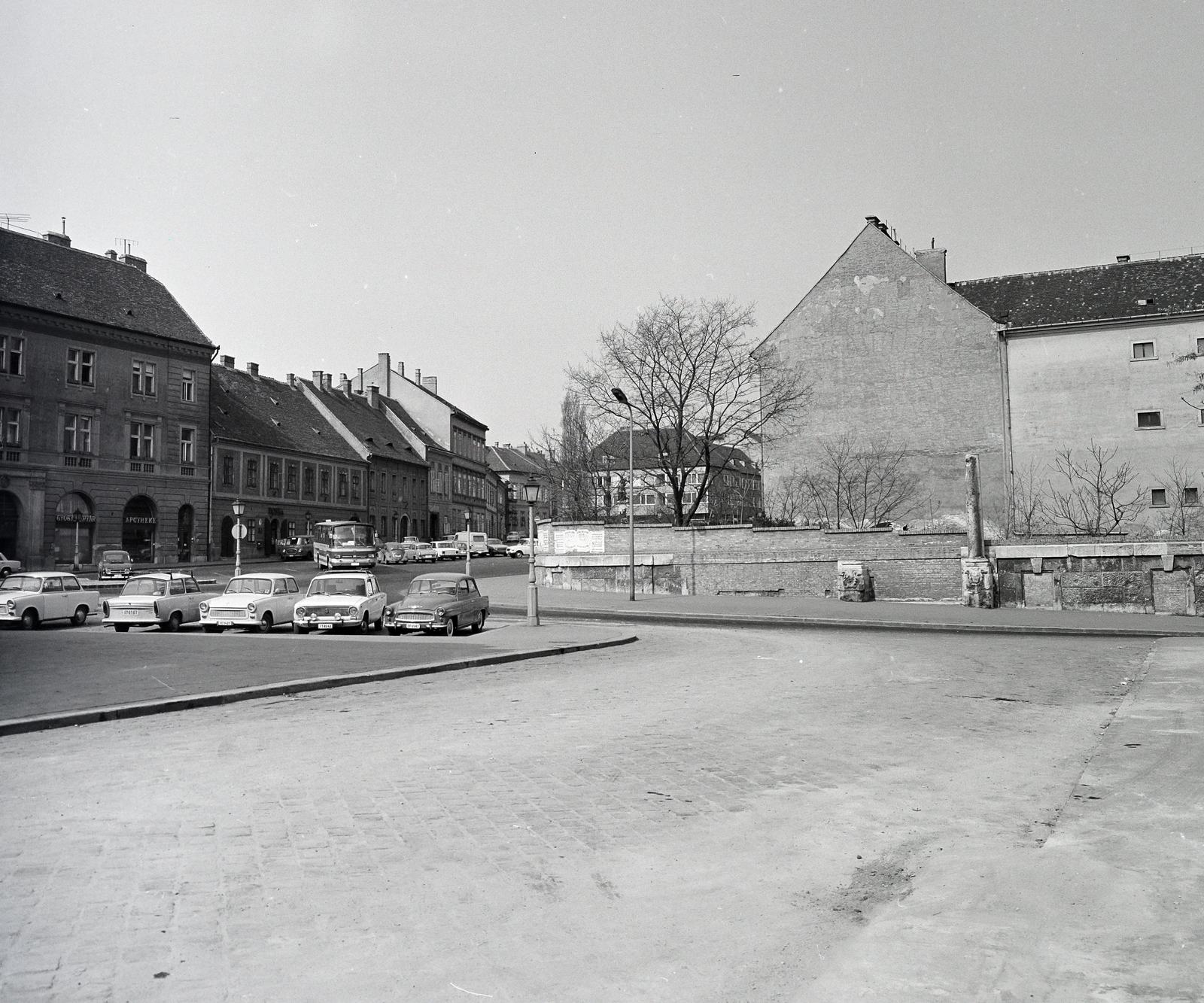 Hungary, Budapest I., Színház utca a Hunyadi János útnál, balra szemben a Dísz tér., 1977, Inkey Tibor, Budapest, Fortepan #292546