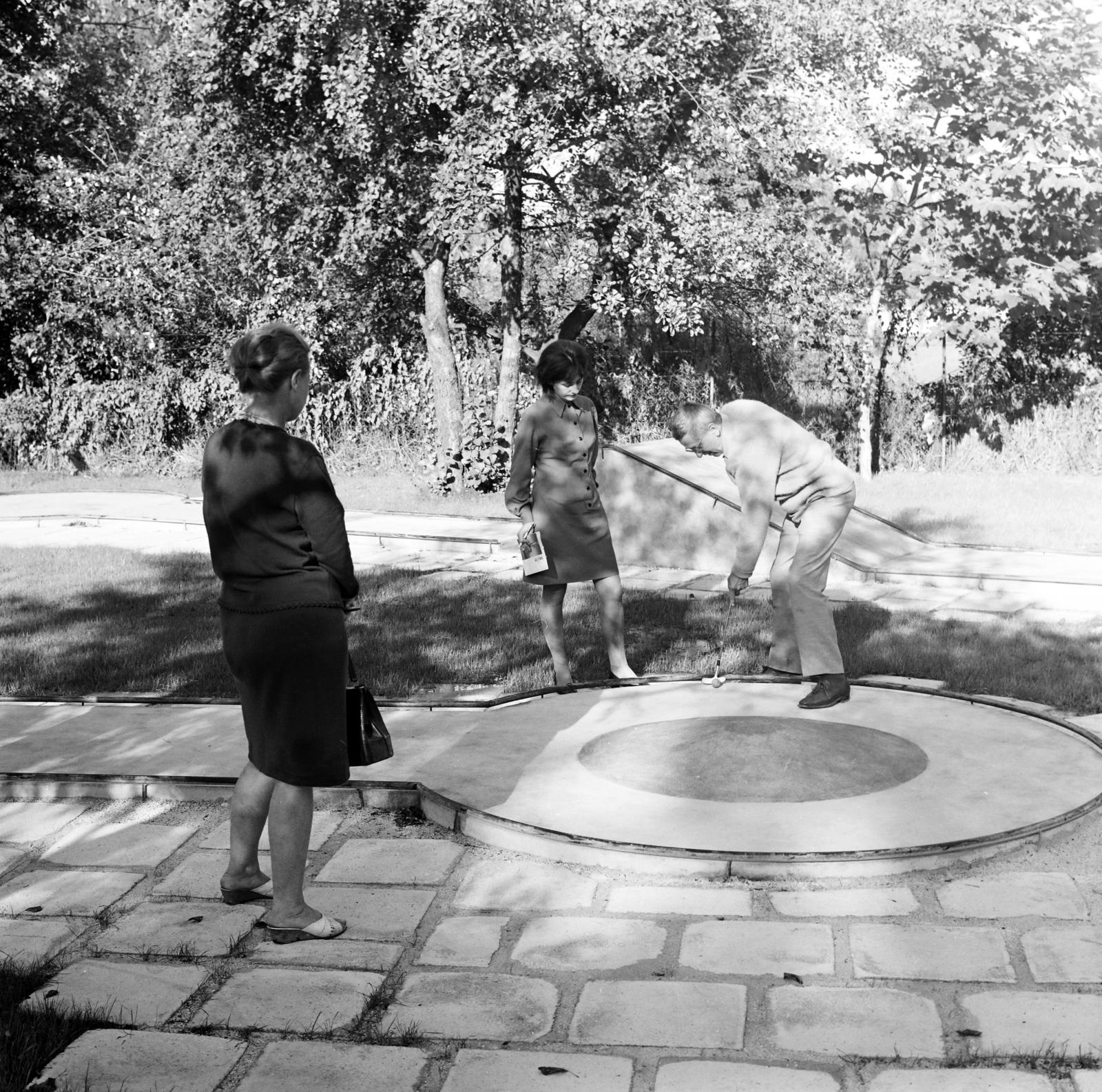 Hungary, Balatonföldvár, Magyar Tenger kemping, minigolf., 1969, Inkey Tibor, Fortepan #292581