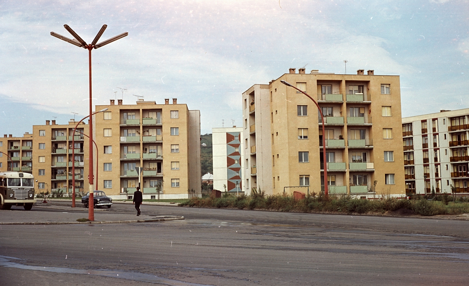 Hungary, Uránváros, Pécs, Páfrány utca a Makay István úti kereszteződéstől nézve., 1966, Építésügyi Dokumentációs és Információs Központ, VÁTI, colorful, bus, Hungarian brand, Ikarus-brand, Fortepan #29265