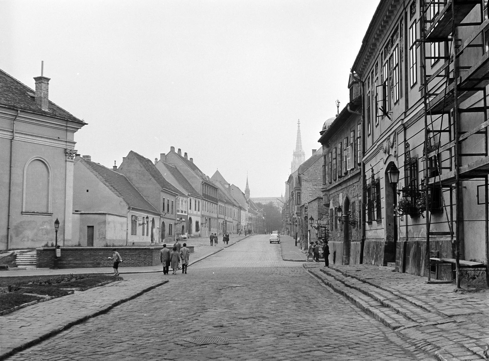 Hungary, Budapest I., Bécsi kapu tér, szemben a Fortuna utca és a Mátyás-templom., 1962, Inkey Tibor, Budapest, Fortepan #292654