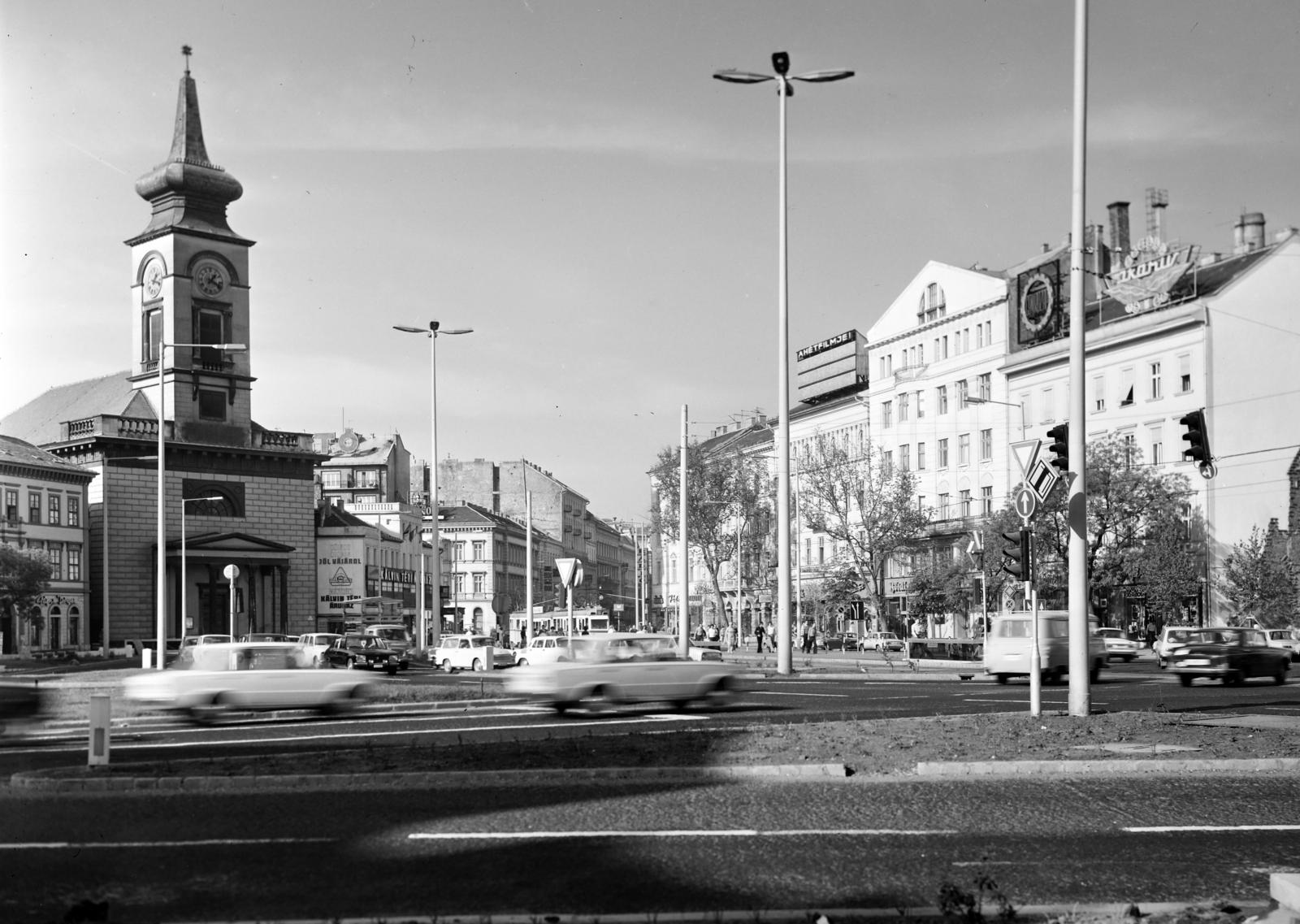 Hungary, Budapest V.,Budapest IX., Kálvin tér, balra a református templom, szemben a villamos mögött a Vámház (Tolbuchin) körút házsora látható., 1981, Inkey Tibor, Budapest, Fortepan #292787