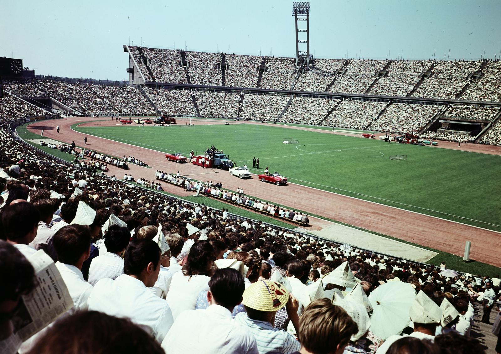 Magyarország, Népstadion, Budapest XIV., 1965, Inkey Tibor, Budapest, színes, pázsit, tömeg, Fortepan #292806