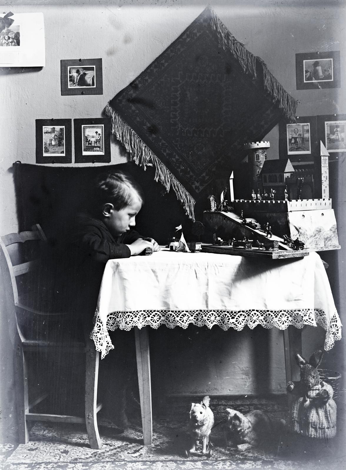1915, Kenderessy Tibor, photo in a frame, tablecloth, kid, toy animal, Fortepan #292889