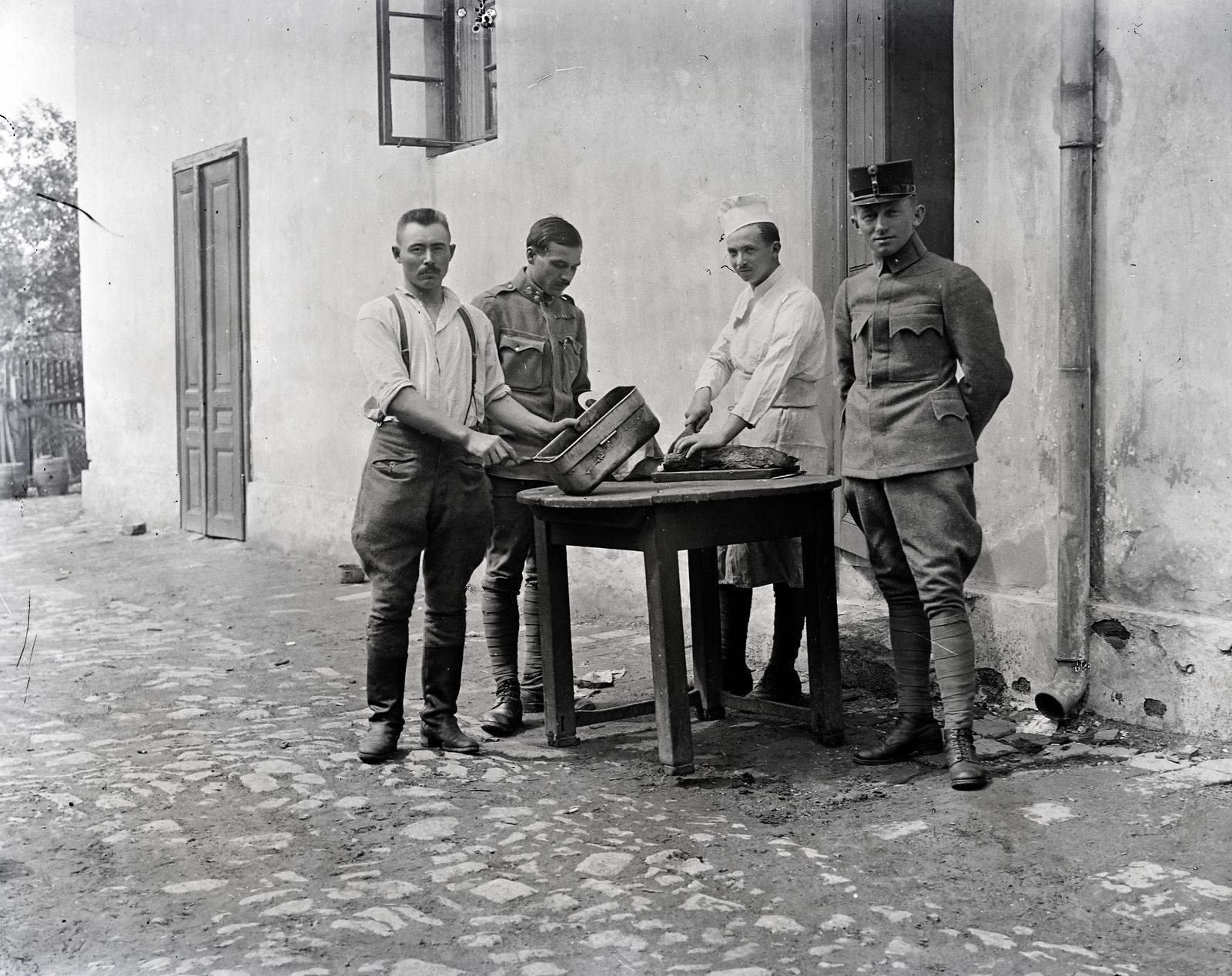 1915, Kenderessy Tibor, nadrágtartó, szakács, férfiak, lábtekercs, Fortepan #292896