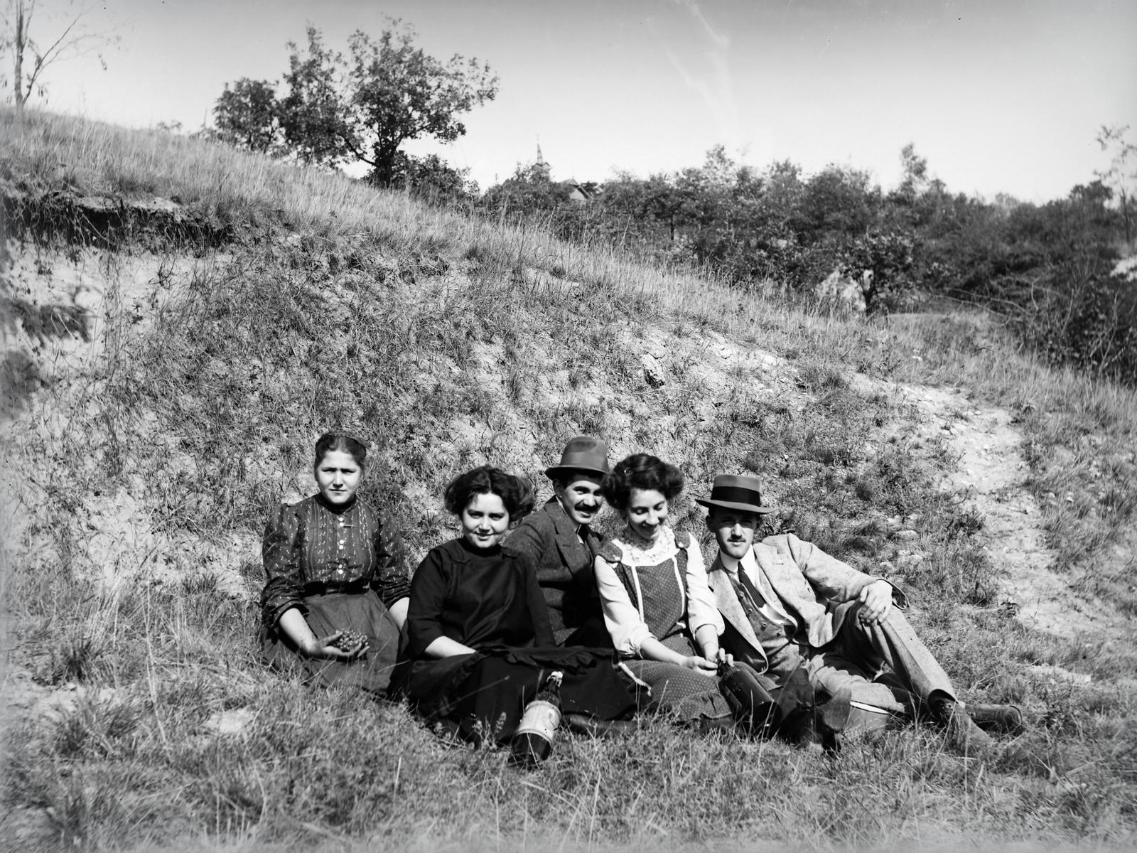 1920, Kenderessy Tibor, földön ülés, csoportkép, Fortepan #292904