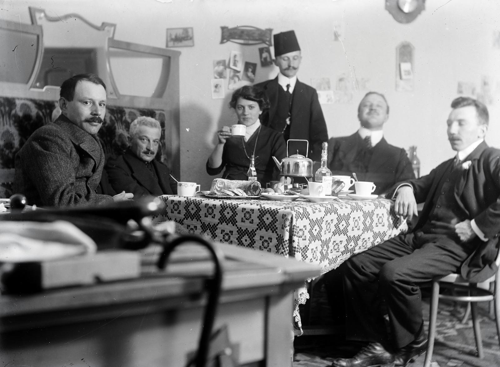 1916, Kenderessy Tibor, asztal, kalács, teáskanna, csésze, Fortepan #292909