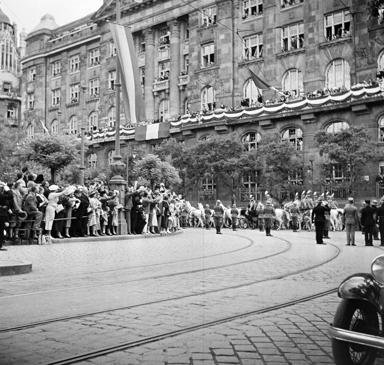 1936, Kenderessy Tibor, balcony, national emblem, rider, mass, gaping, Fortepan #292948