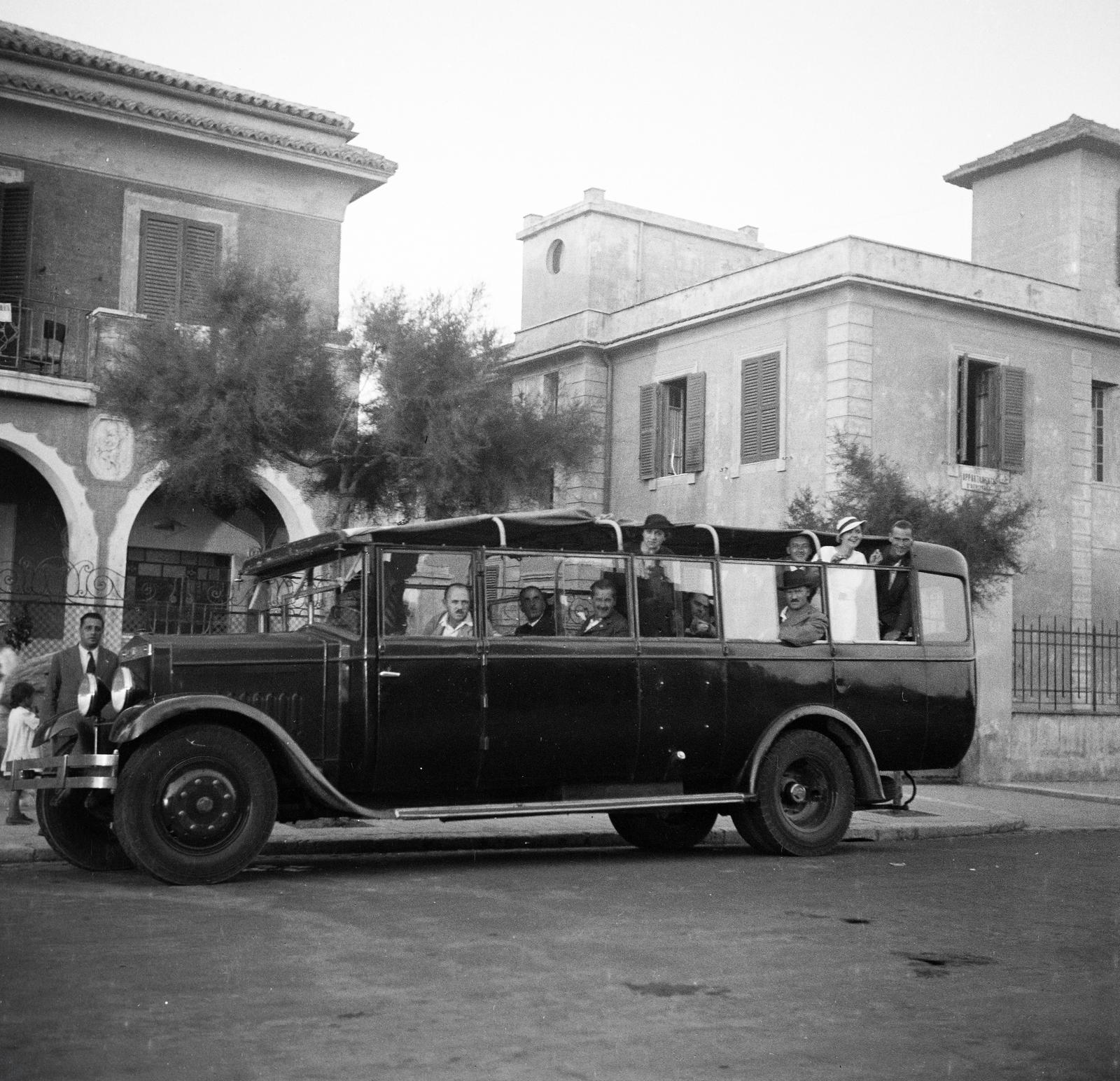 Olaszország, Ostia, Lungomare Paolo Toscanelli a Via degli Acilii torkolata közelében., 1936, Kenderessy Tibor, Fortepan #292949