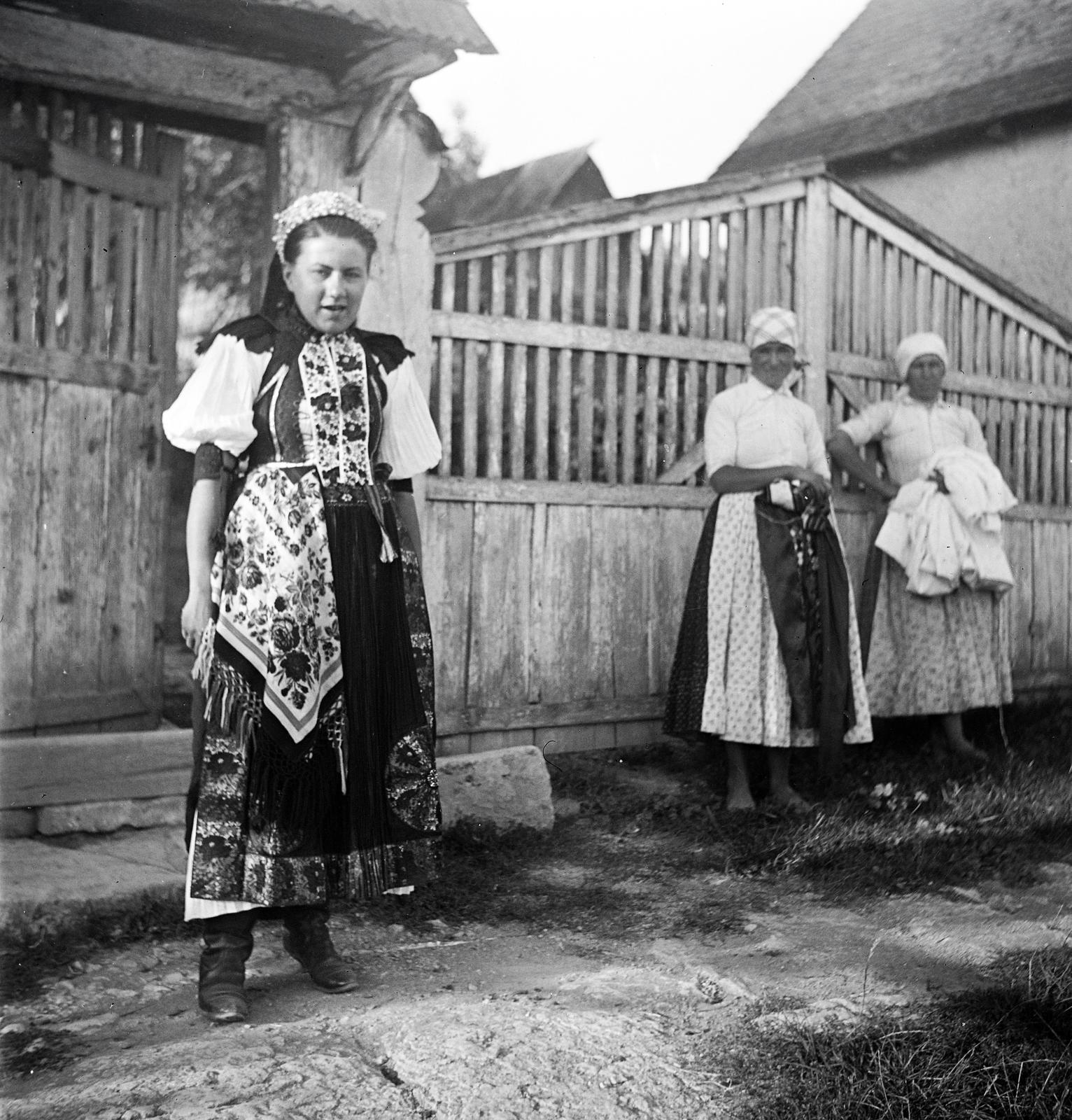 1938, Kenderessy Tibor, folk costume, women, Fortepan #292979