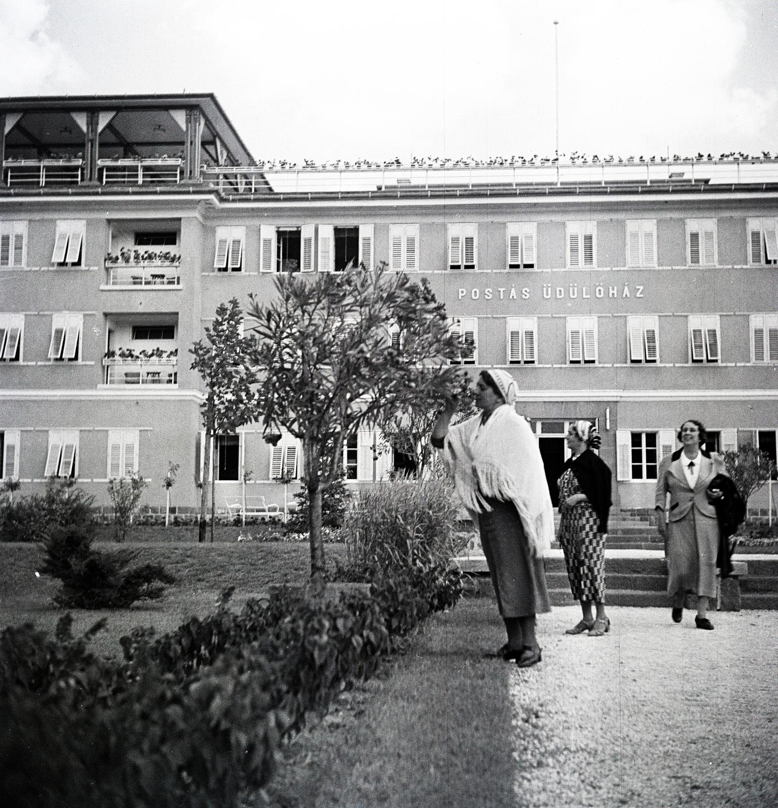 Hungary, Balatonalmádi, Széchenyi sétány, a felvétel Postás üdülő parkjában készült., 1939, Kenderessy Tibor, Fortepan #292989