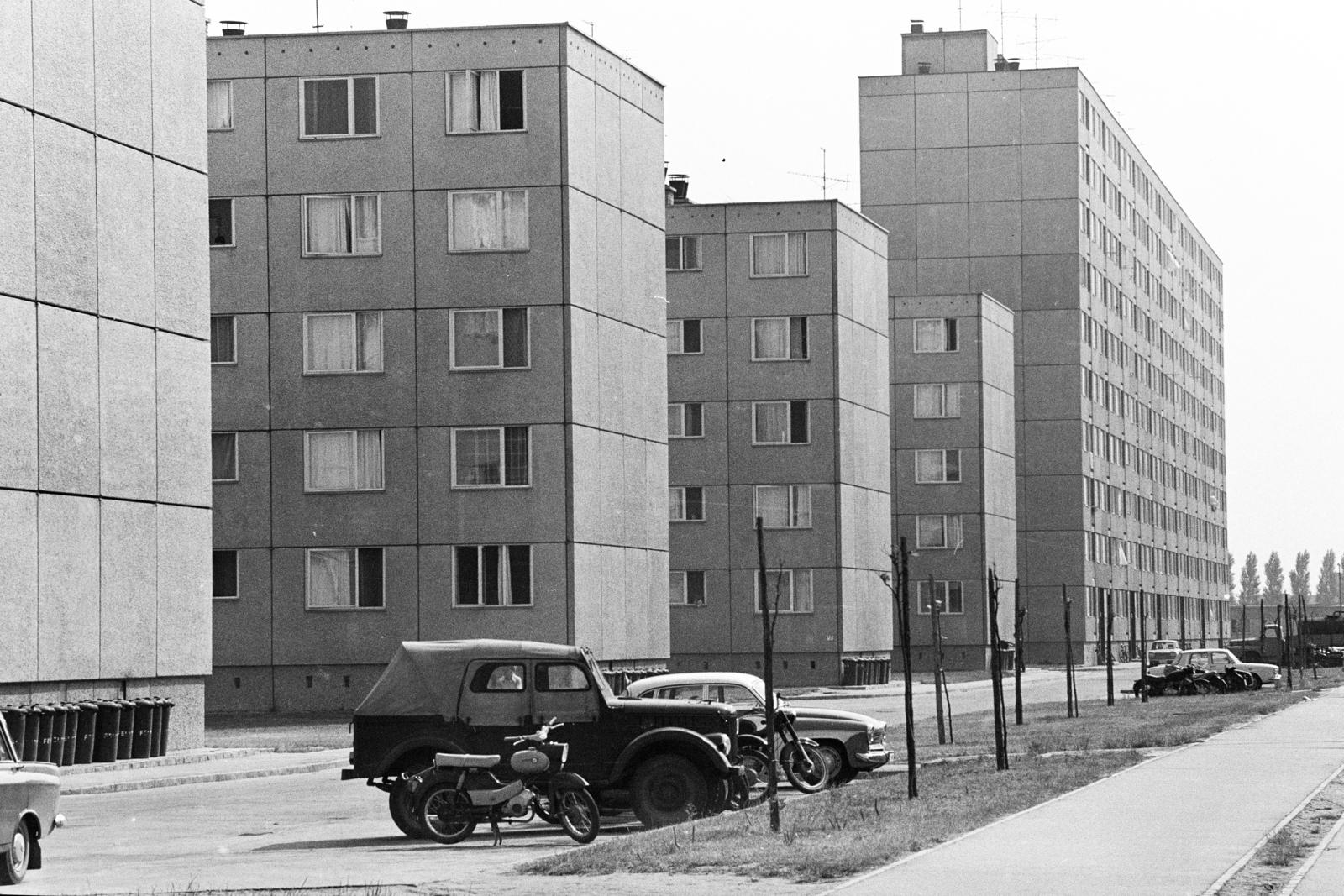 Magyarország, Győr, Szigethy Attila (Felszabadulás) út., 1971, Kenderessy Tibor, Wartburg 311/312, motorkerékpár, sorház, Fortepan #293032