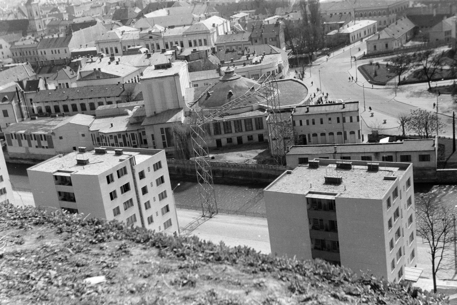 Romania,Transylvania, Cluj-Napoca, kilátás a Fellegvárból, előtérben Szamos parti épületek, a kupolás épület az Állami Magyar Színház., 1970, Kenderessy Tibor, Fortepan #293054
