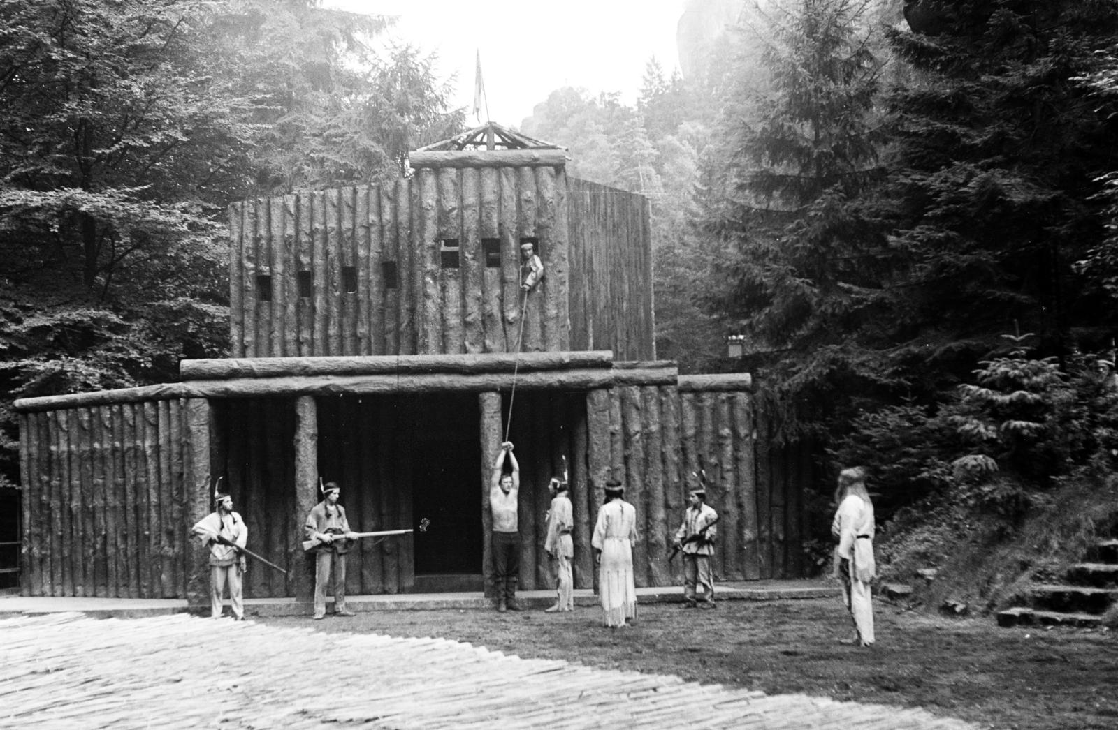 1968, Kenderessy Tibor, félmeztelen, puska, indián, Fortepan #293073