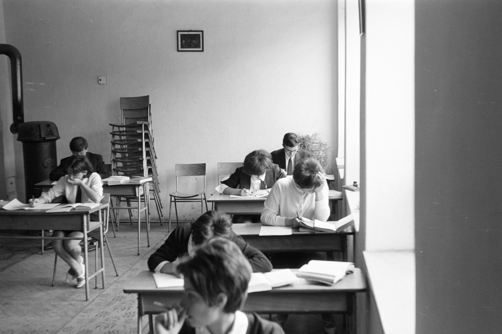 1970, Kenderessy Tibor, matura exam, iron stove, Fortepan #293088