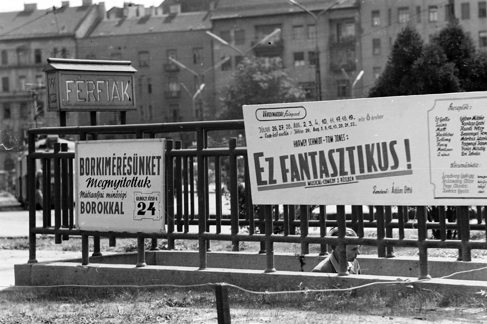 Hungary, Budapest II.,Budapest I., Szél Kálmán (Moszkva tér), háttérben a Vérmező út házsora., 1968, Kenderessy Tibor, Budapest, Fortepan #293090