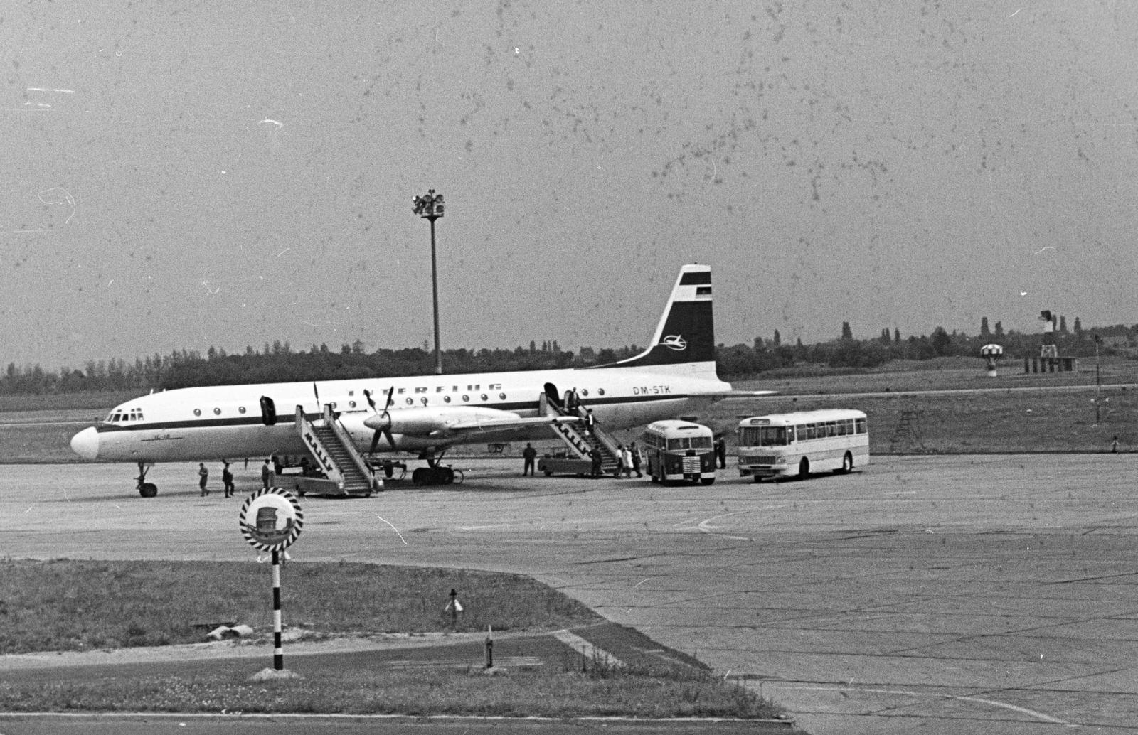 1966, Kenderessy Tibor, reptéri lépcső, Iljusin IL-18, Iljusin-márka, Interflug légitársaság, repülőgép, Fortepan #293152