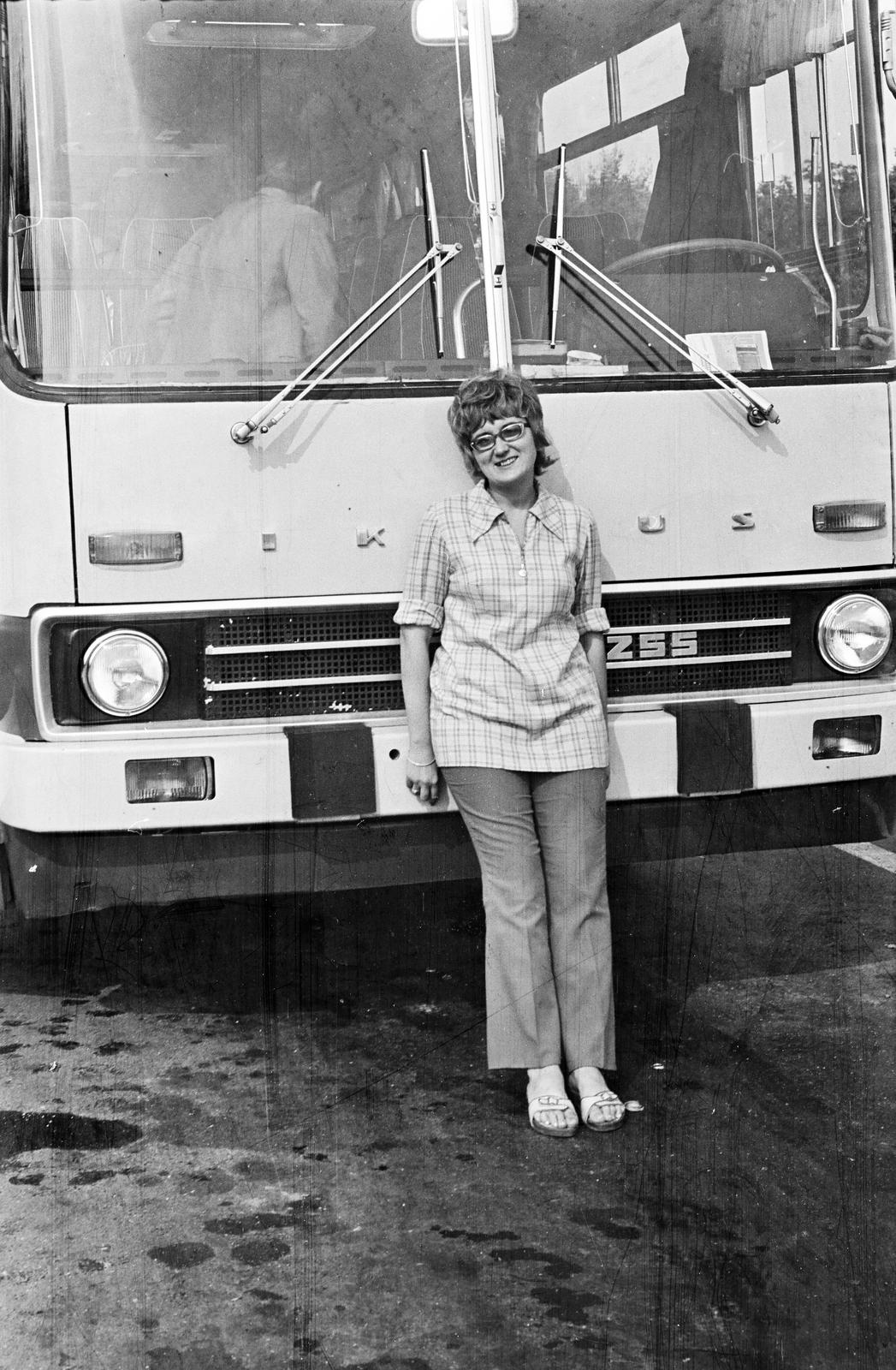1971, Mezei Attila, Léczfalvi, autóbusz, lányok-járművek, Ikarus 255, Fortepan #293217