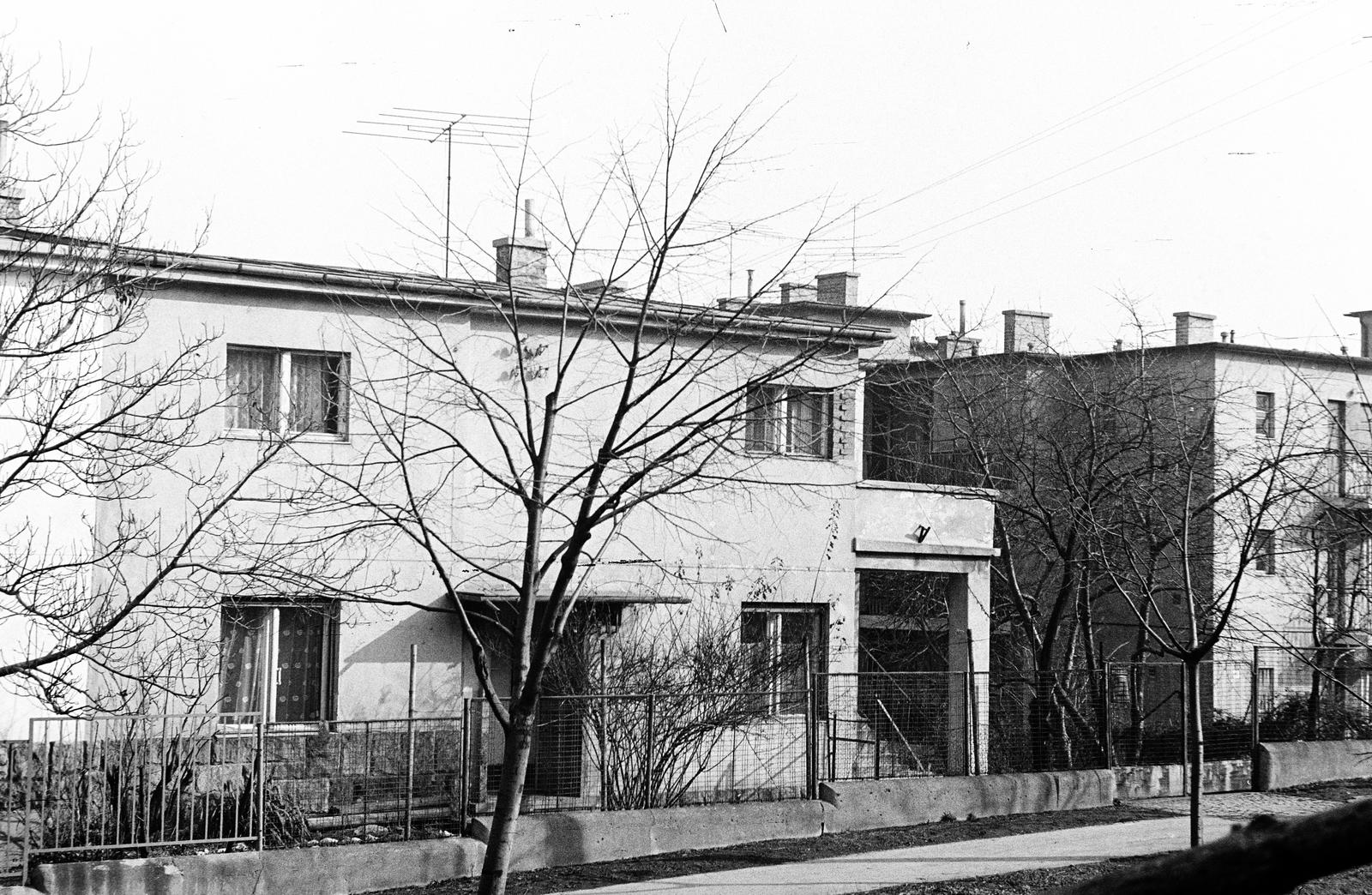 Magyarország, Budapest XI., Hegyalja út, balra a 88. számú ház., 1976, Mezei Attila, Léczfalvi, Budapest, Fortepan #293219